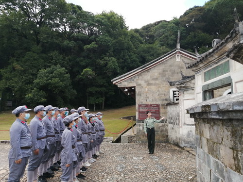 （建議采用）民化建設(shè)公司+陳余�?參觀古田紀念館_調(diào)整大小.jpg