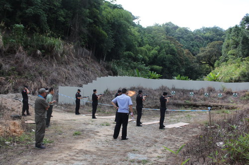 （建議采用）永安分公司賴寶祿：保衛(wèi)部隊員在進行實彈射擊訓(xùn)練_調(diào)整大小.JPG