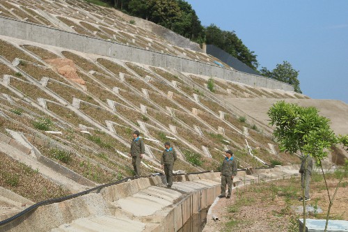 龍巖分公�?戚永�?“龍舟水”攜雨襲來，海峽科化龍巖分公司防控結(jié)合全力做好防汛備汛工作~1.jpg