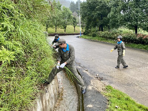 龍巖分公�?張力�?海峽科化龍巖分公司著力做好連續(xù)性暴雨防范次生災(zāi)害工作~1.jpg