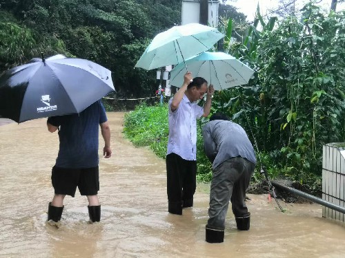 (建議采用)民化建設(shè)公司 蔣雪�?清除淤泥、雜�?~1.jpg